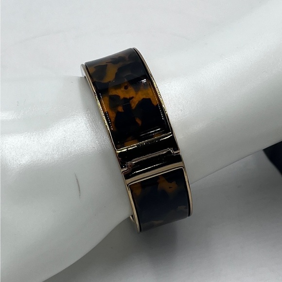 J Crew Tortoise Gold Hinge clamp bracelet Bangle Width: 3/4" - Picture 2 of 16